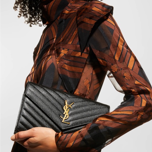 Saint Laurent Cassandre Envelope Chain Wallet - Picture 2 of 10